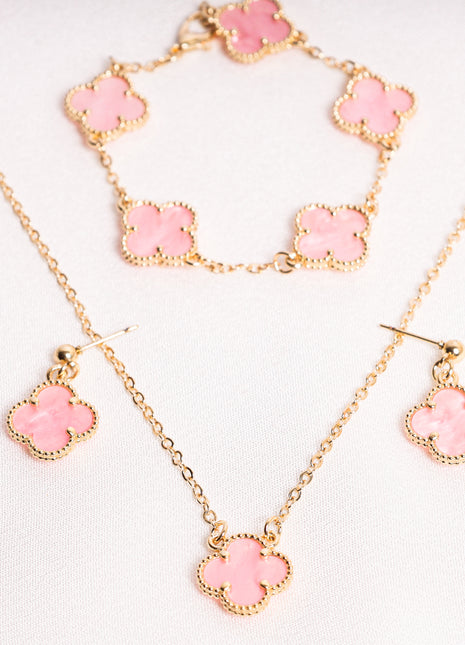 Light Pink Clover Jewelry Set – Feminine and Delicate