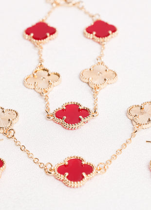 Elegant Red Clover Jewelry Set – Refined and Vibrant Look