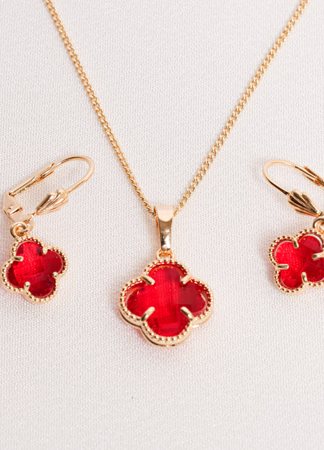 Elegant Clover Set – Red Crystal Accent