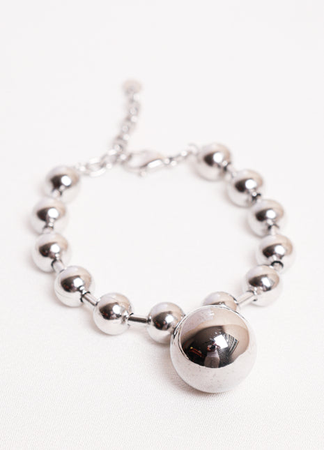 Silver Bead Bracelet – Minimalist and Versatile